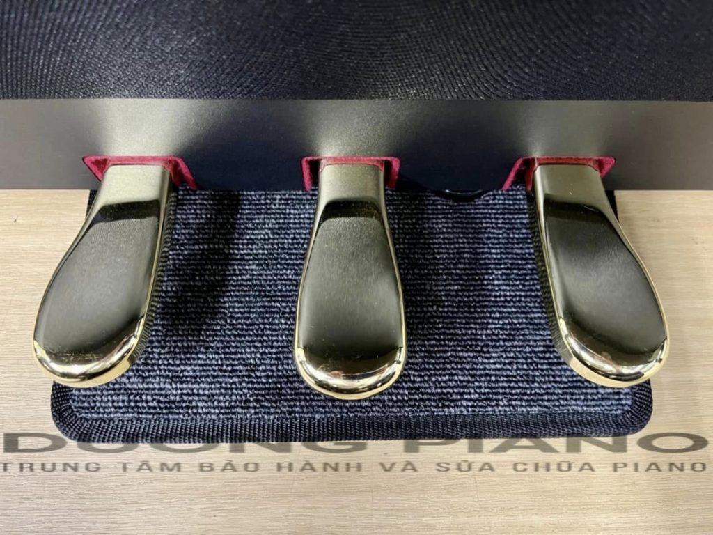 Mua piano cũ nên đi thử cảm nhận trực tiếp