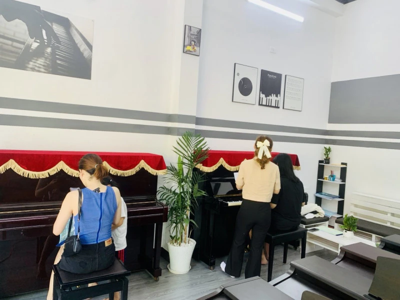 học đàn piano giá rẻ 