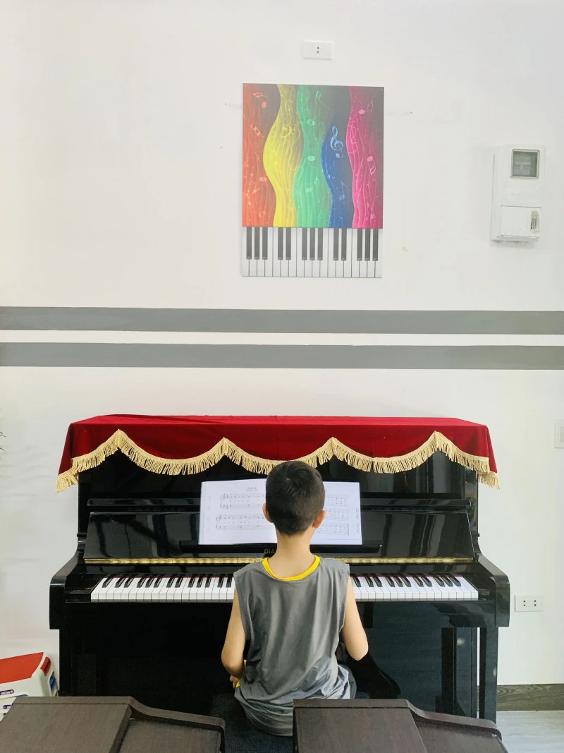 lớp học đàn piano trẻ em 